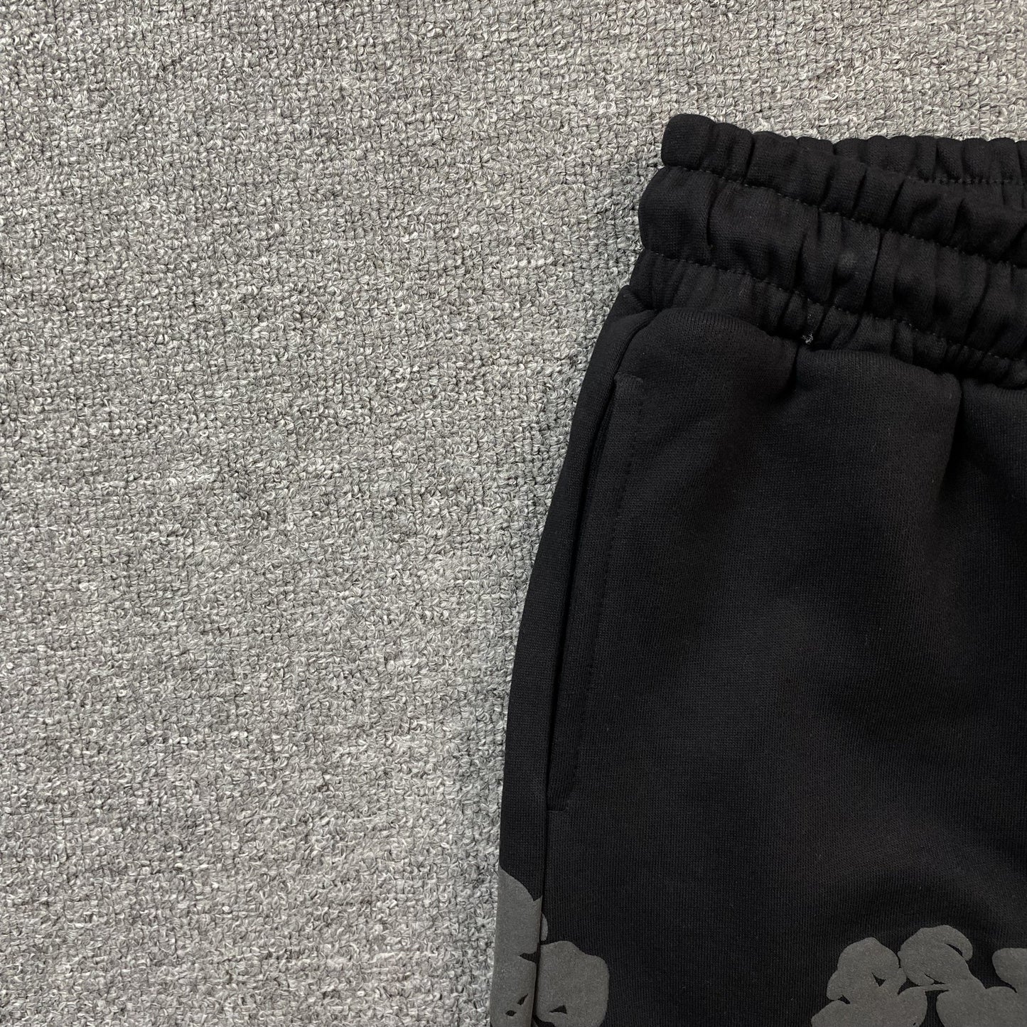 DENIM TEARS THE COTTON WREATH SWEATPANTS MONOCHROME