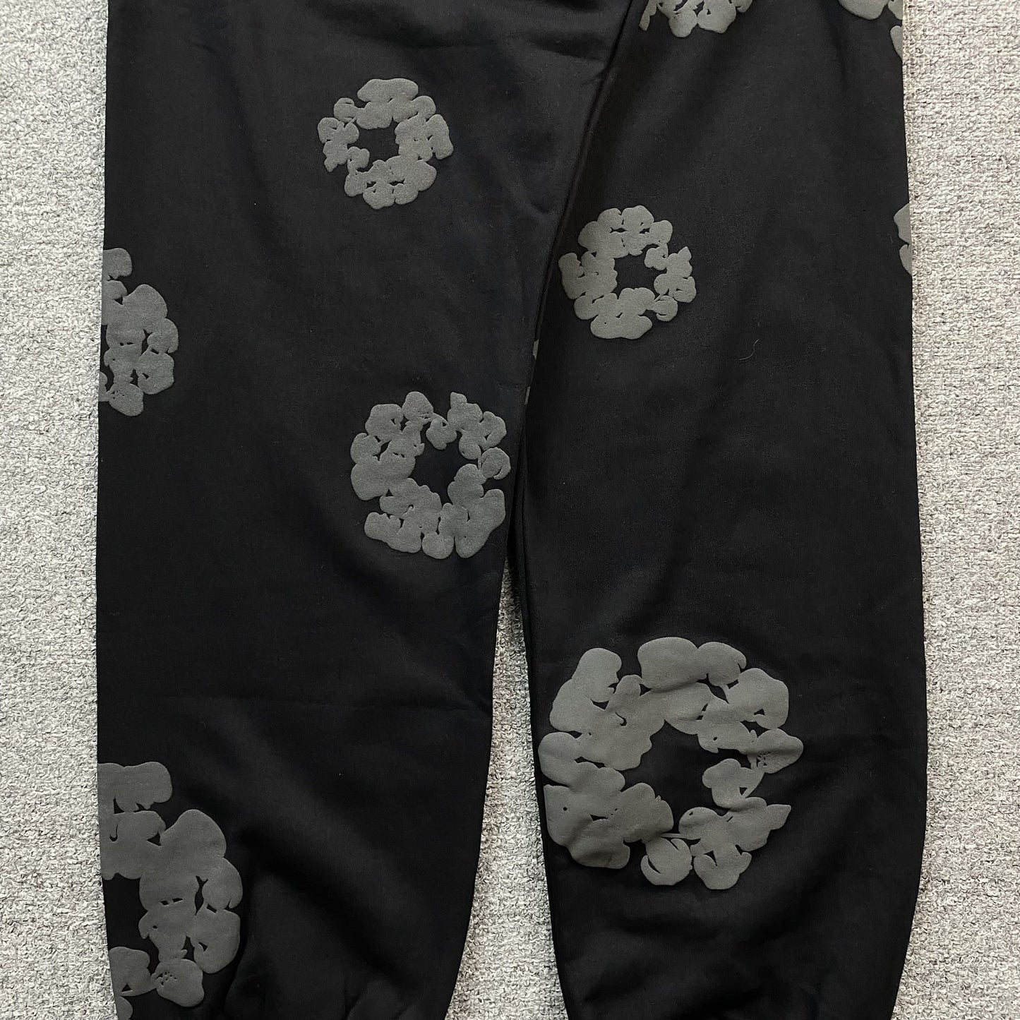 DENIM TEARS THE COTTON WREATH SWEATPANTS MONOCHROME