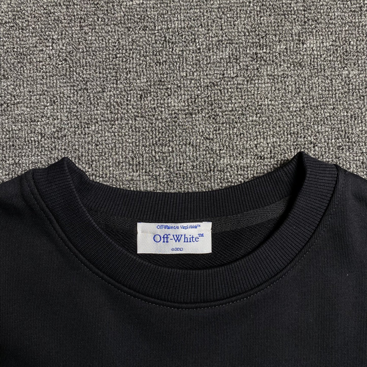 OFF WHITE OPPOSITE ARROW CREWNECK BLACK