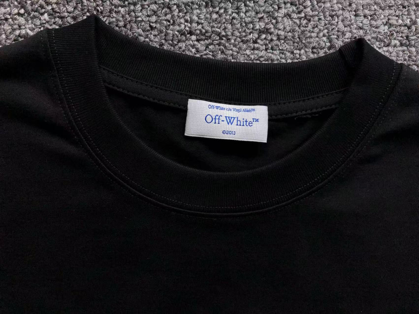 Off White Screws Arrow Tee Black
