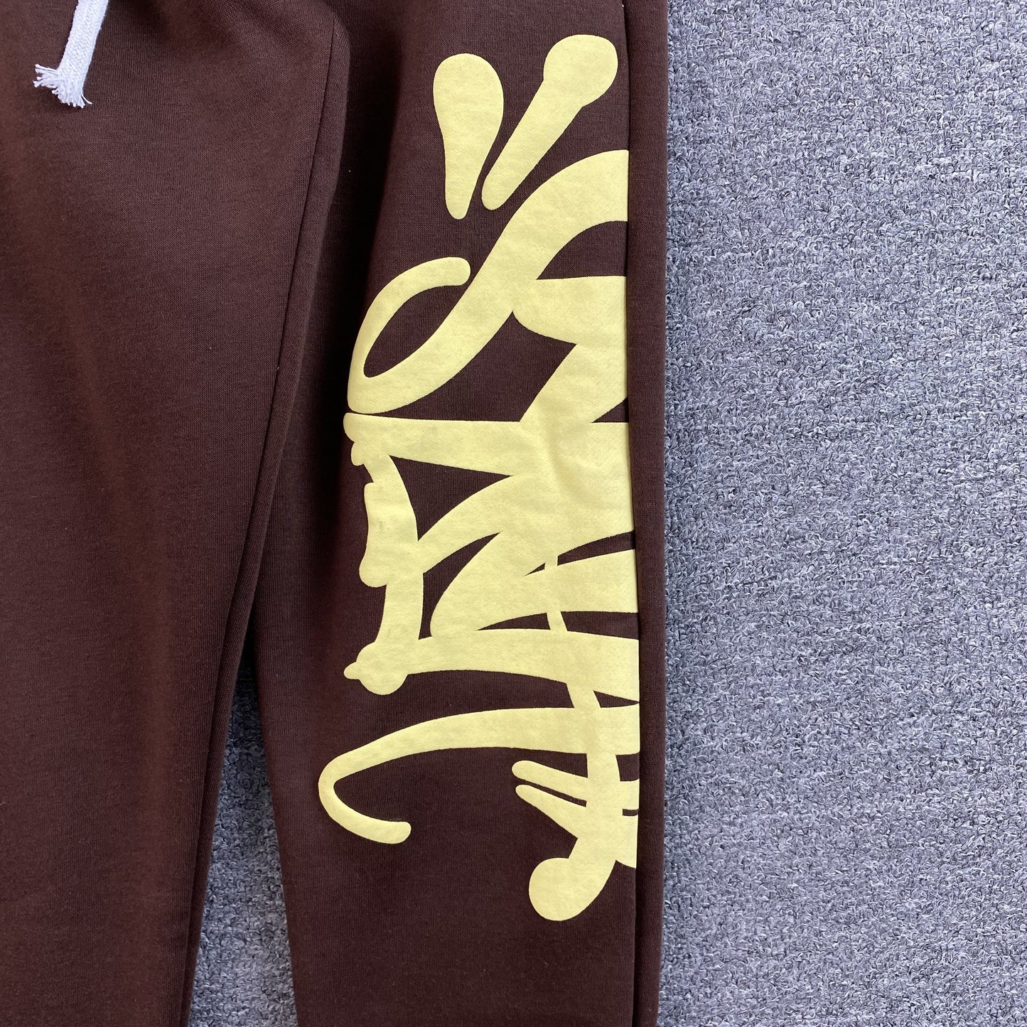 SYNA WORLD SYNA LOGO PANTS BROWN