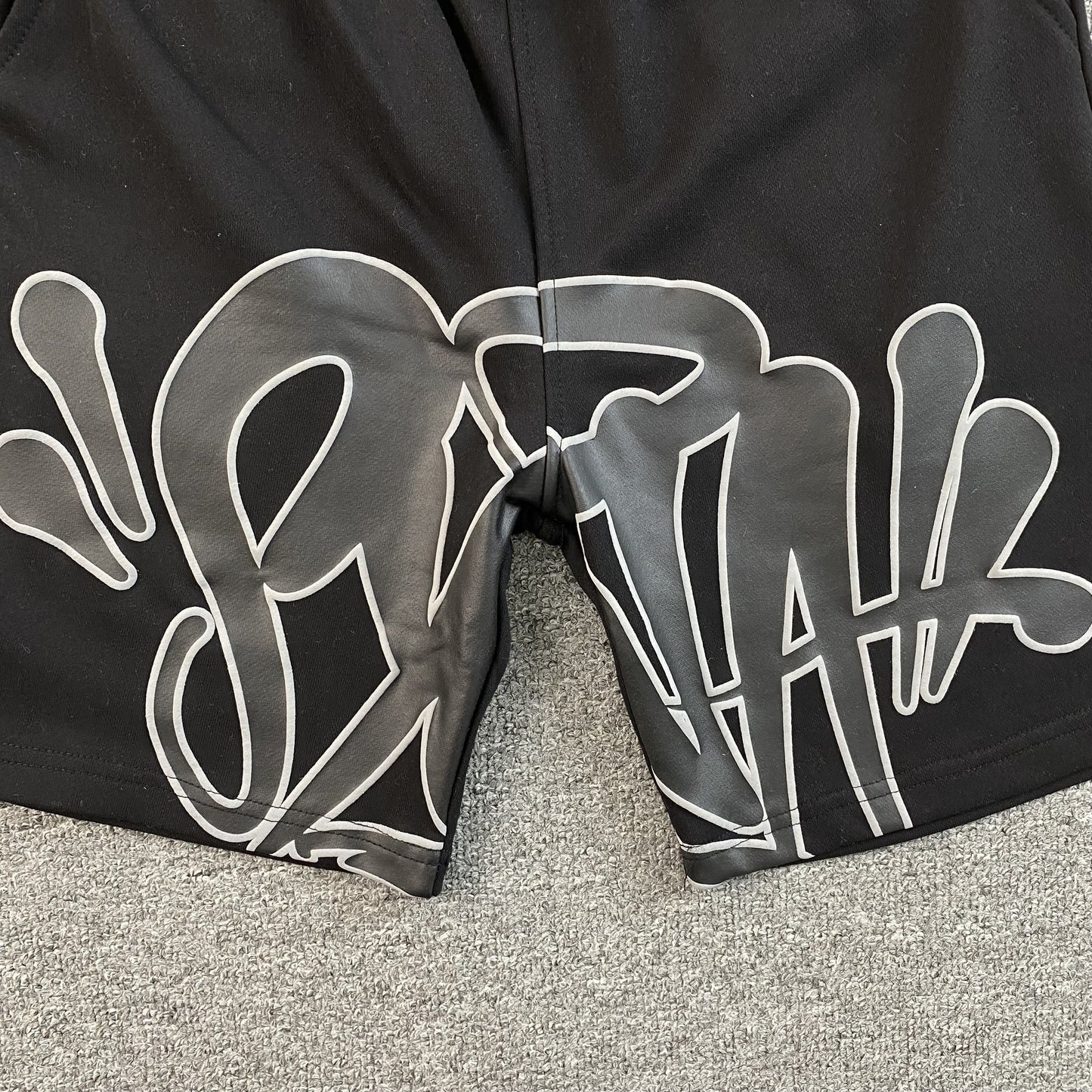 SYNA WORLD SYNA LOGO SHORTS BLACK
