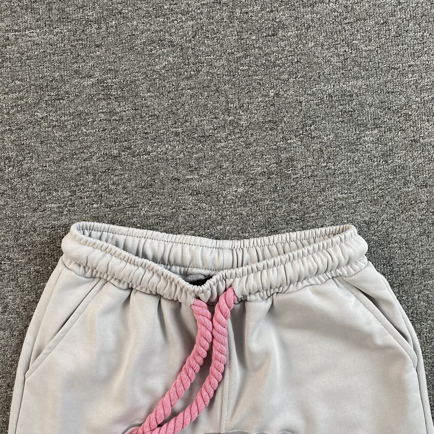 SYNA WORLD SYNA LOGO SHORTS GREY PINK