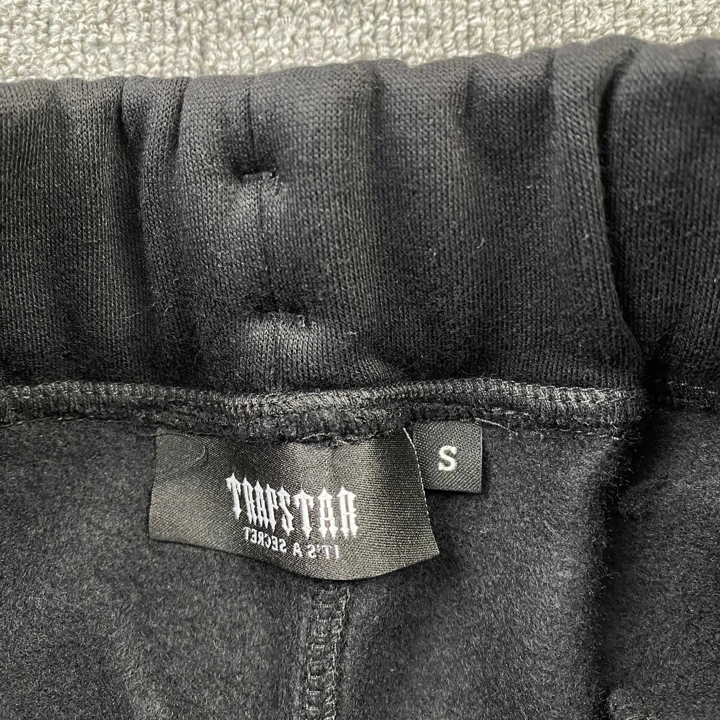 TRAPSTAR CHENILLE DECODED TRACKSUIT BLACK RED