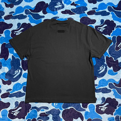 FEAR OF GOD ESSENTIALS ARCH LOGO TEE JET BLACK