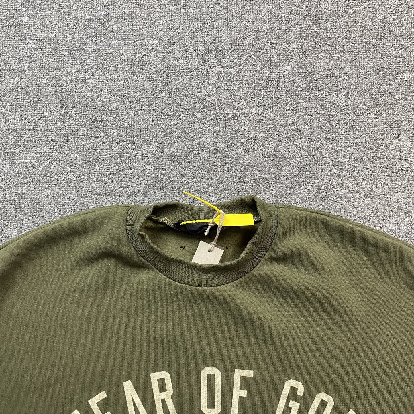 FEAR OF GOD ESSENTIALS CREWNECK MILITARY
