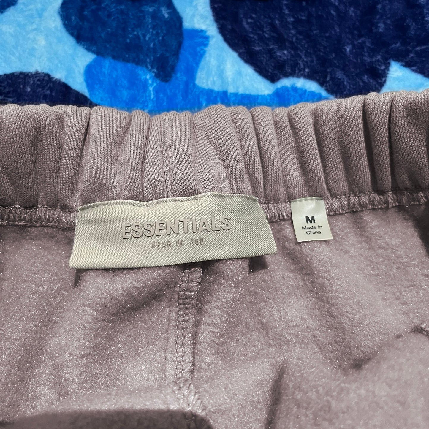 FEAR OF GOD ESSENTIALS SHORTS DESERT TAUPE