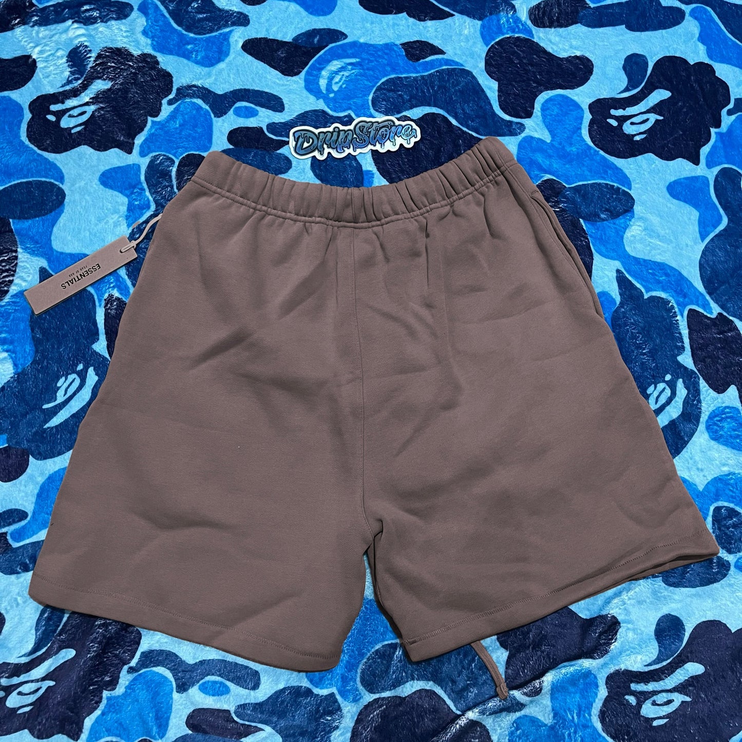 FEAR OF GOD ESSENTIALS SHORTS DESERT TAUPE