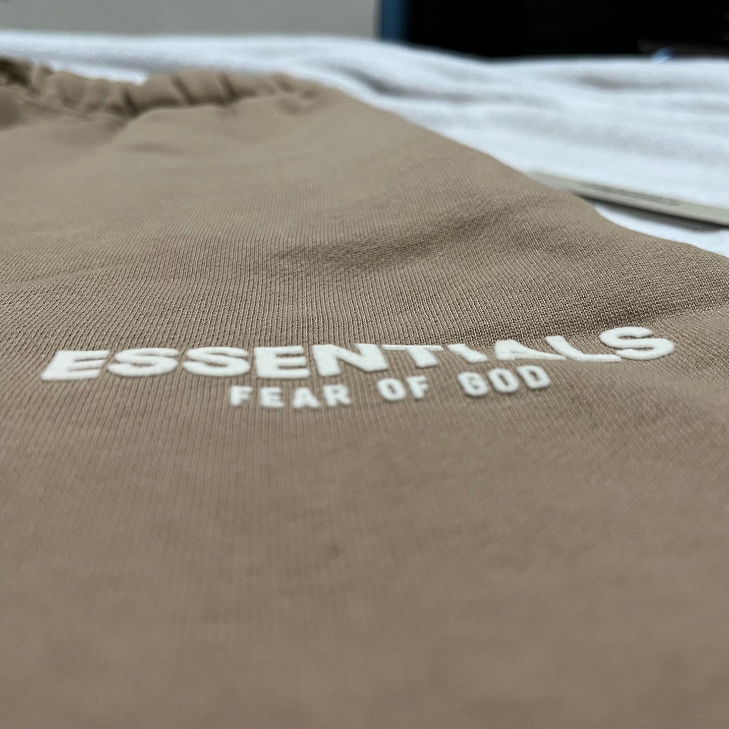 FEAR OF GOD ESSENTIALS SHORTS OAK
