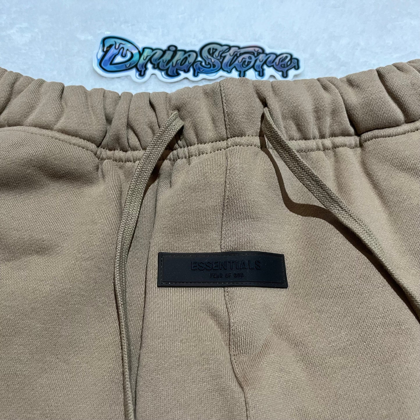 FEAR OF GOD ESSENTIALS SHORTS OAK