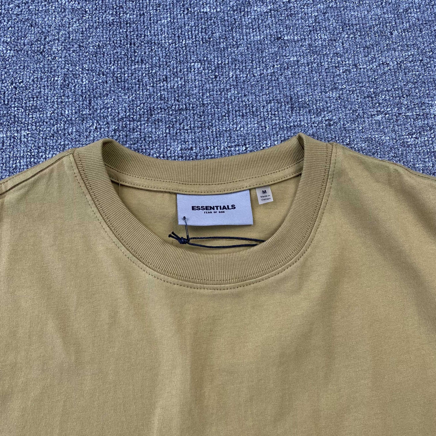 FEAR OF GOD ESSENTIALS TEE AMBER