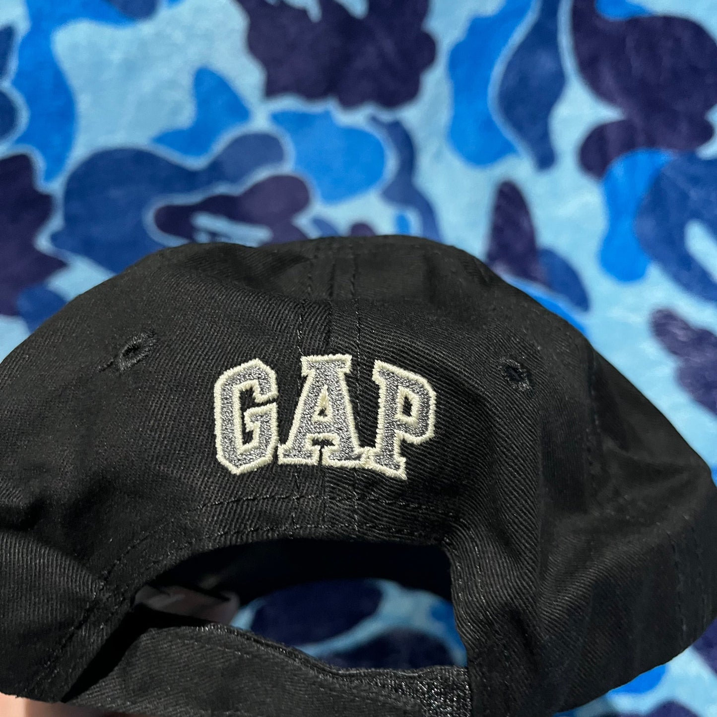 Gorra Yeezy Gap Flame Negra