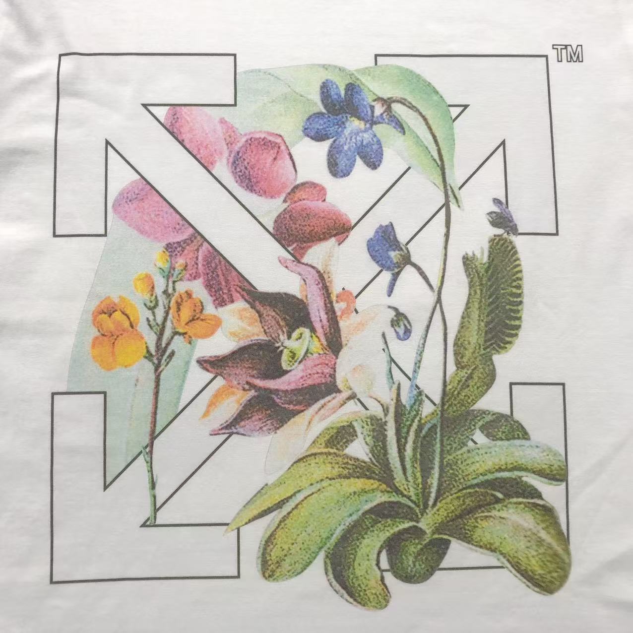 Off White Floral Arrow Tee White
