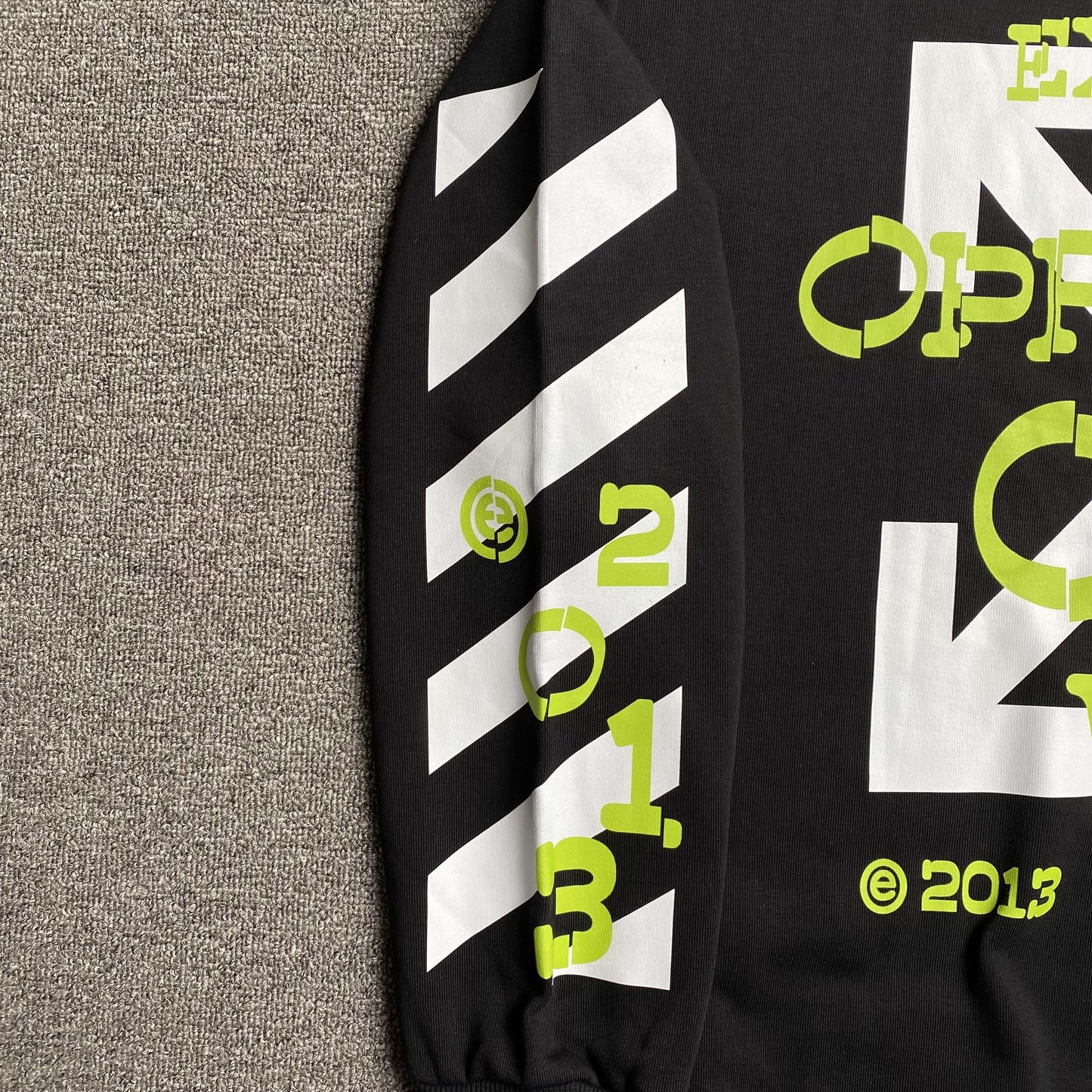 OFF WHITE OPPOSITE ARROW CREWNECK BLACK