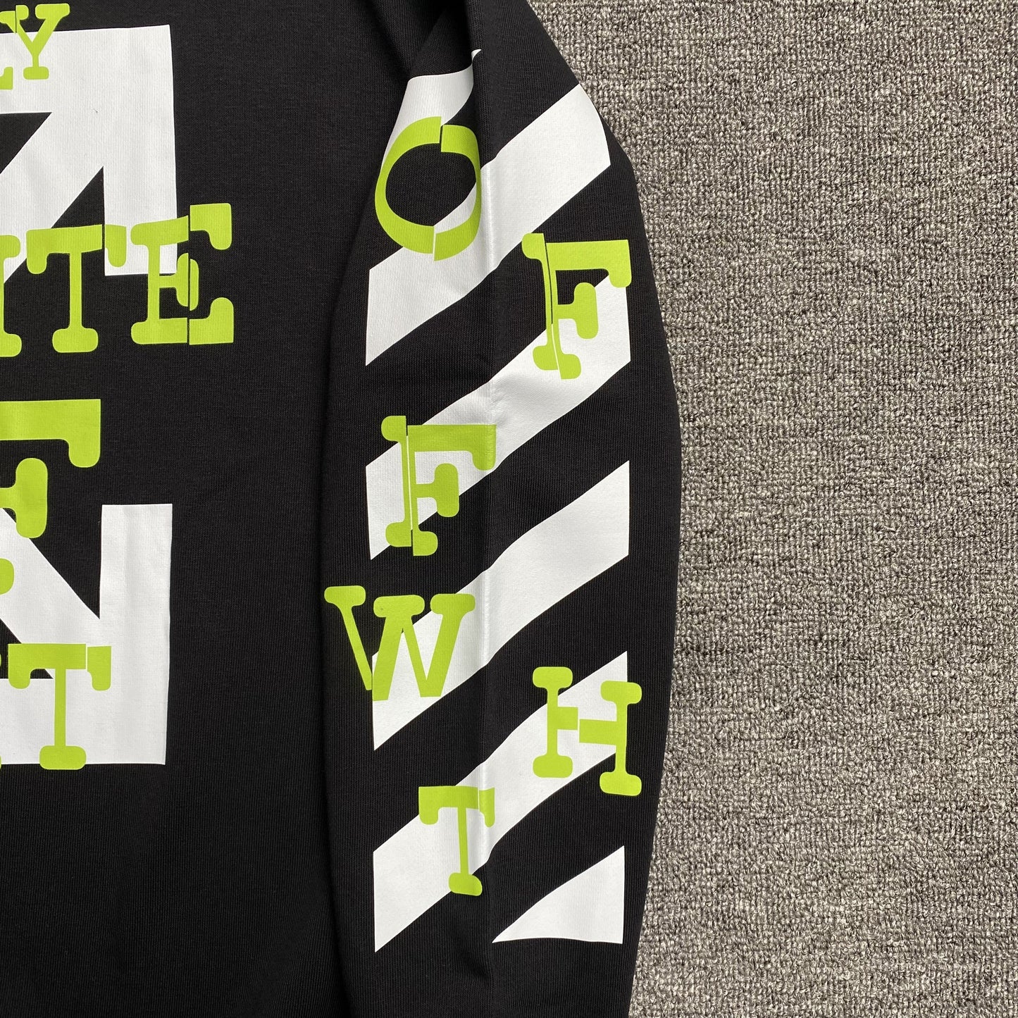 OFF WHITE OPPOSITE ARROW CREWNECK BLACK