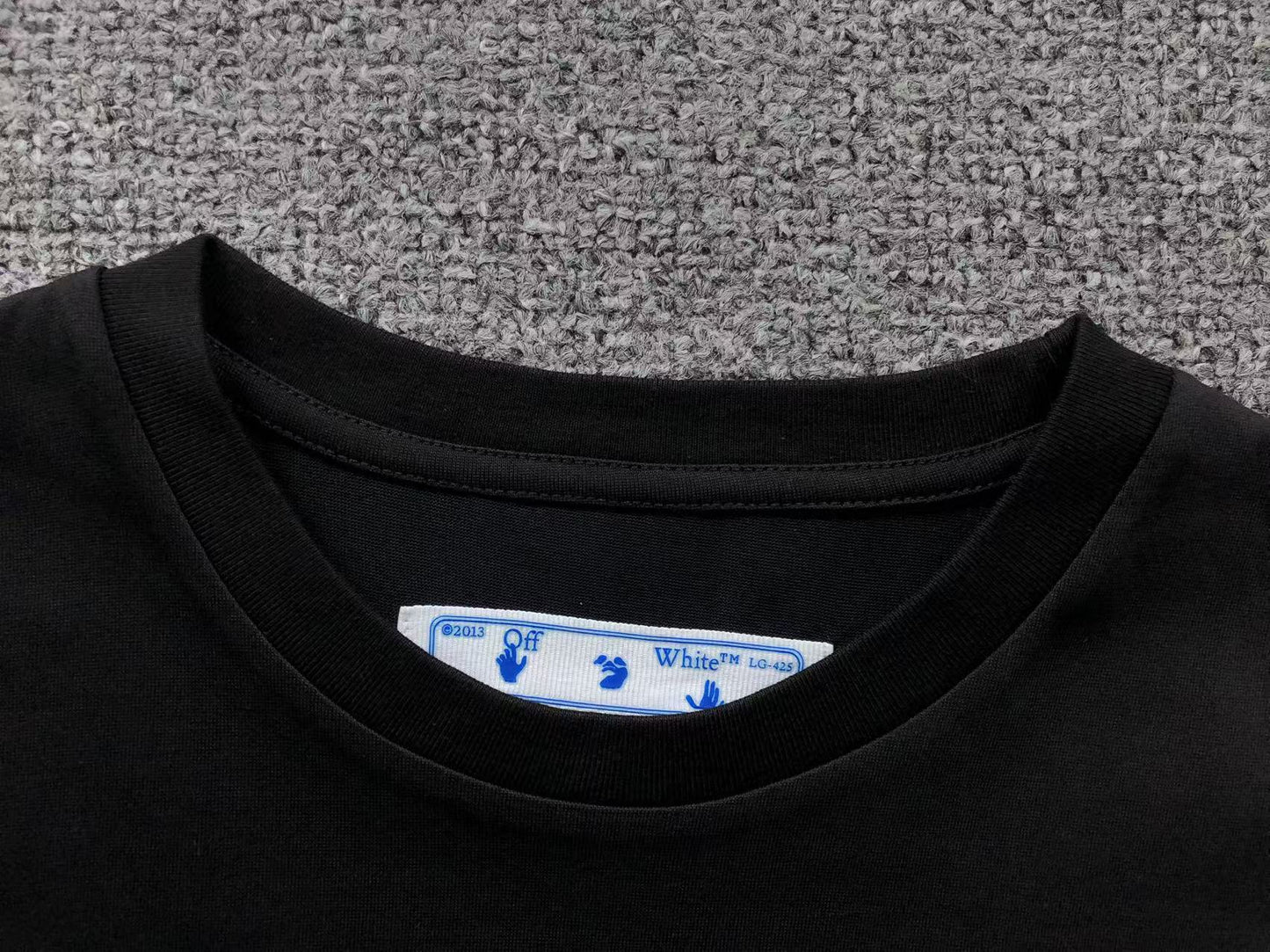 Off White Wave Outline Diag Tee Black
