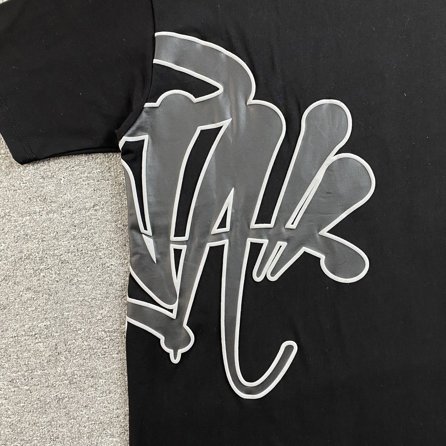 SYNA WORLD SYNA LOGO TEE BLACK