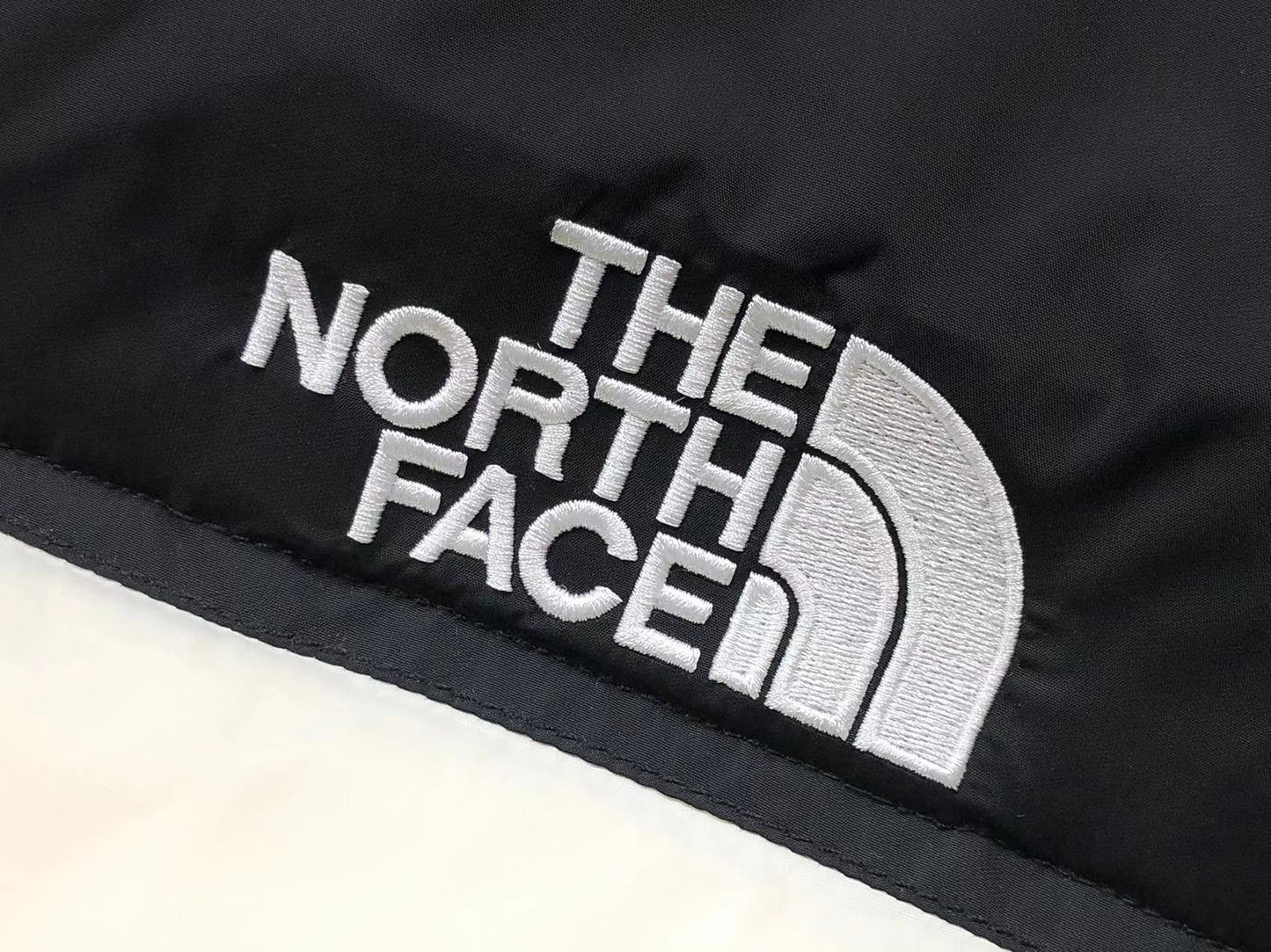 THE NORTH FACE 1996 RETRO NUPTSE 700 FILL PACKABLE JACKET WHITE