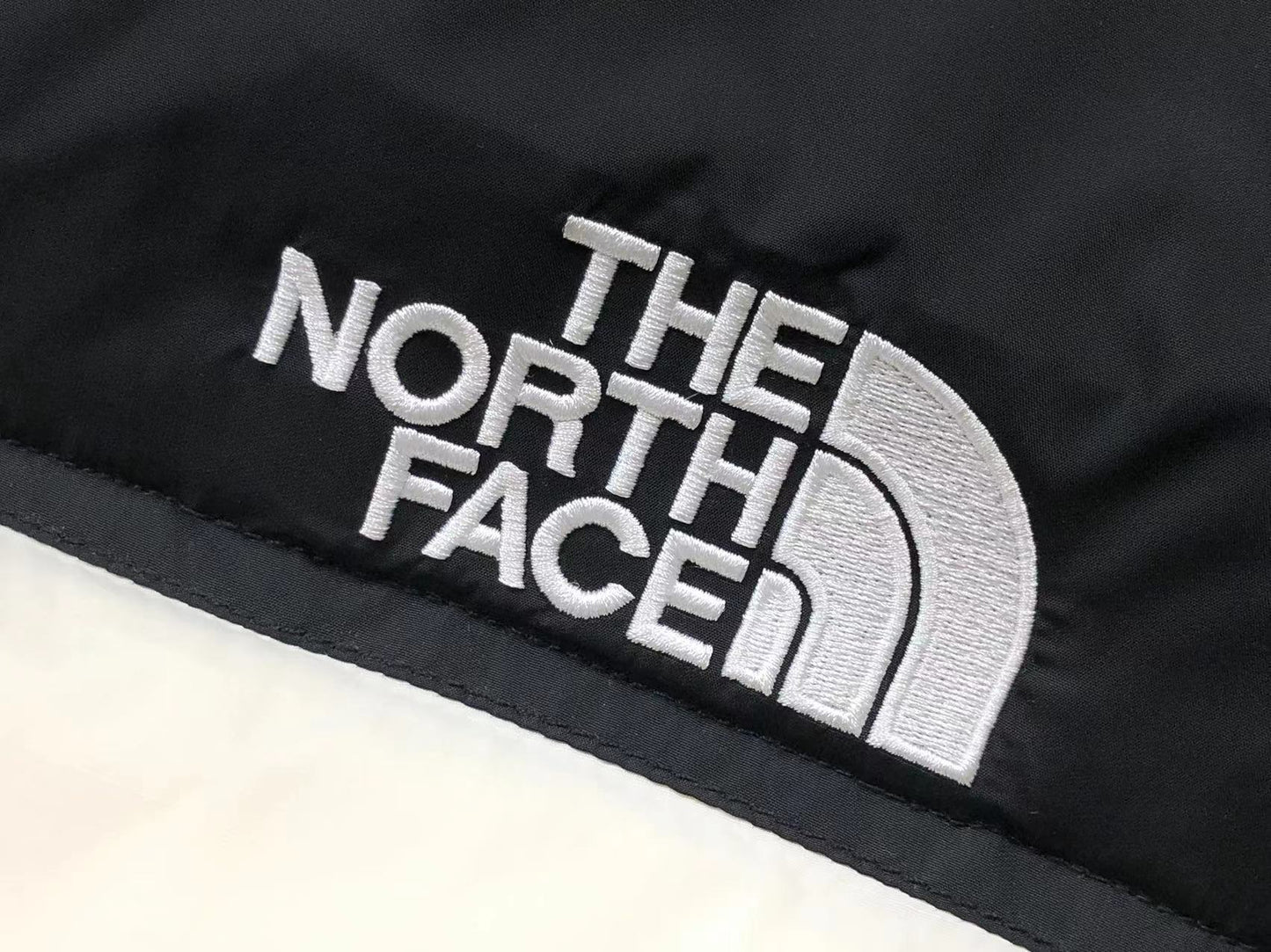 THE NORTH FACE 1996 RETRO NUPTSE 700 FILL PACKABLE JACKET WHITE